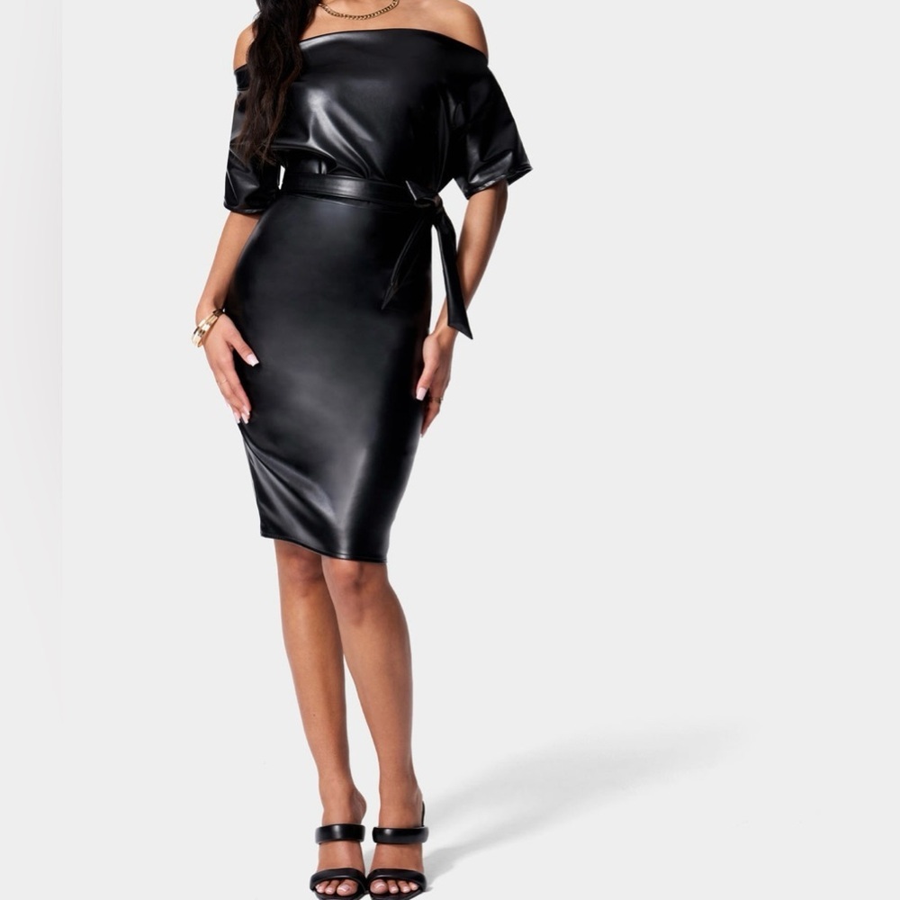 NWT Bebe Dolman sleeve vegan pencil dress